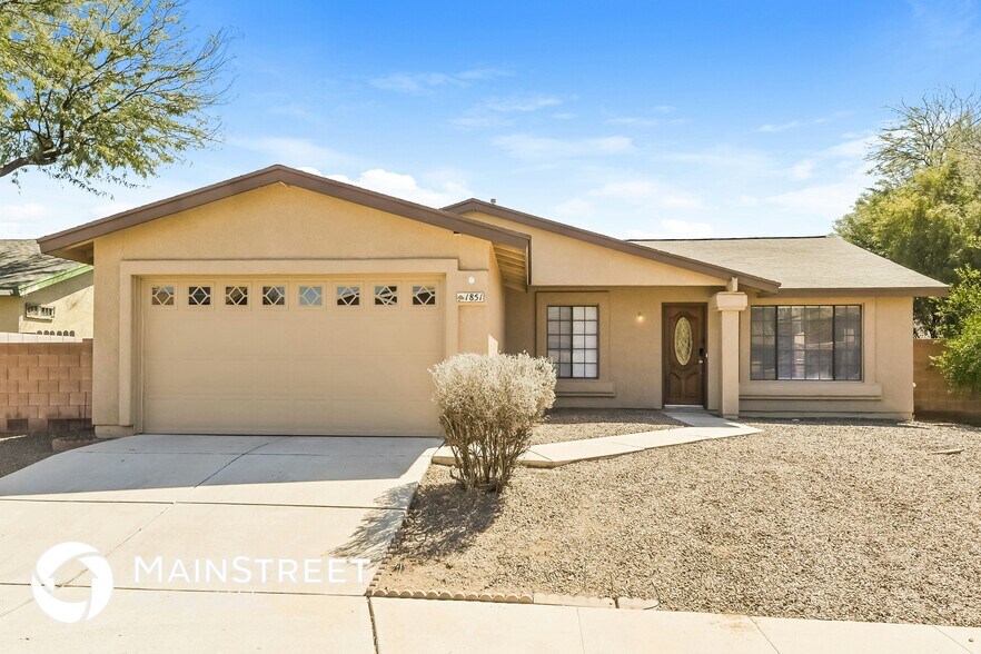 Primary Photo - 1851 W Mountain Oak Ln