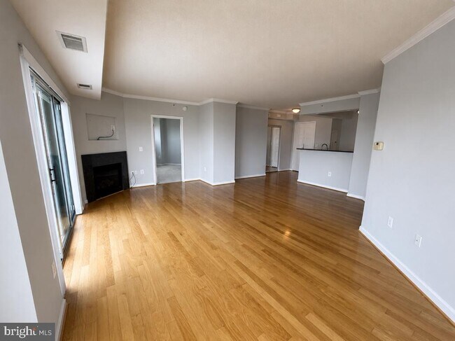 Building Photo - 3101 N Hampton Dr