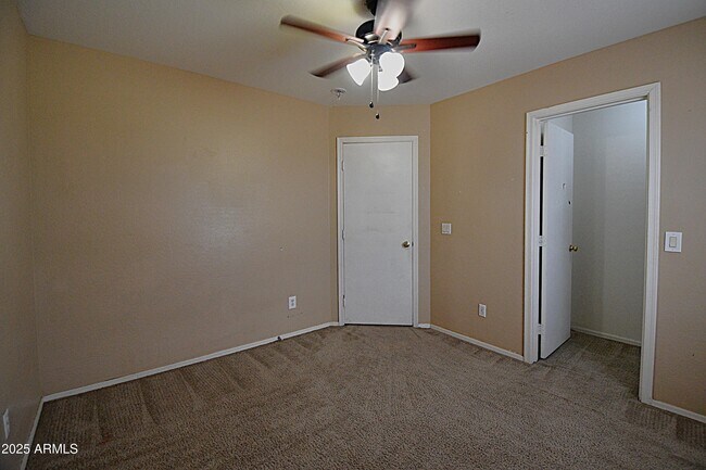 Building Photo - 40565 N Glen Meadows Ln