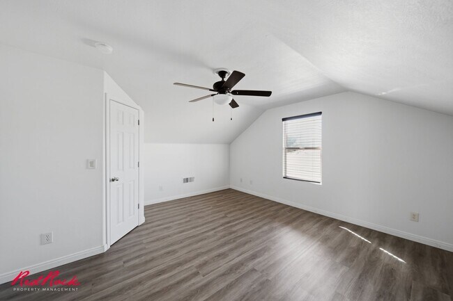 Building Photo - 3304 W Palomar