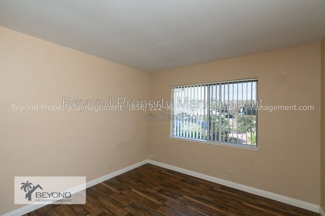 Building Photo - 902 La Sombra Dr