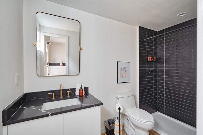 Building Photo - 5012-5022-5022 NE 26th Ave