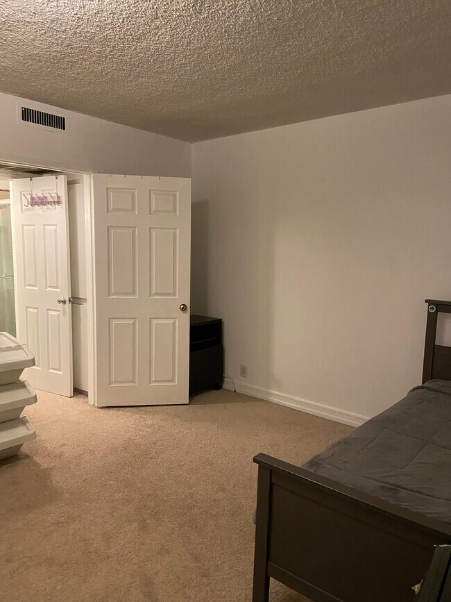 Building Photo - 315 N Louise St