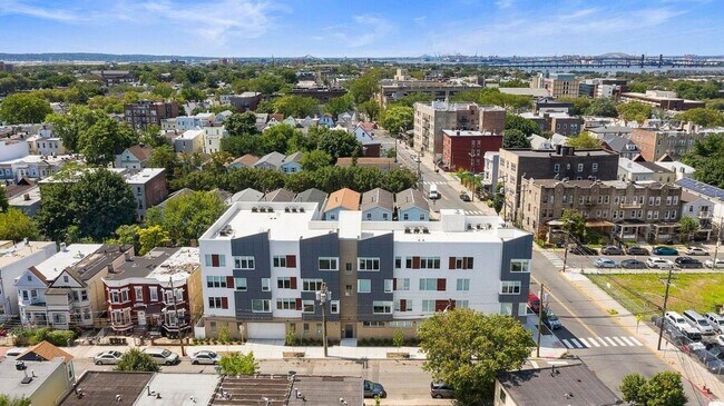 Building Photo - 306 Bergen Ave