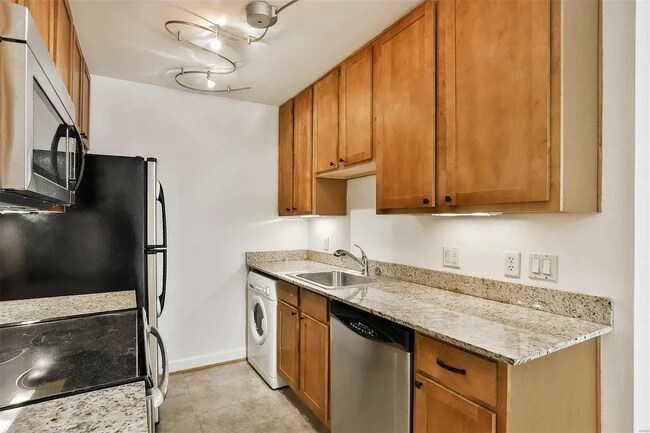 Building Photo - 5630 Pershing Ave