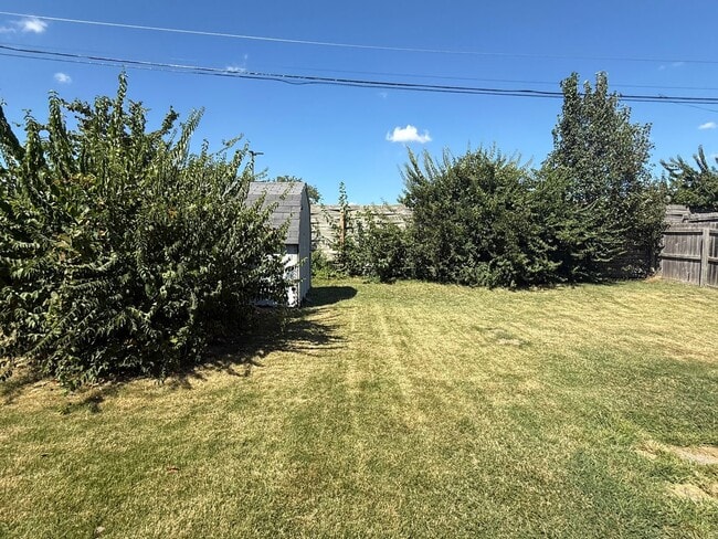 Building Photo - 1309 W London Dr