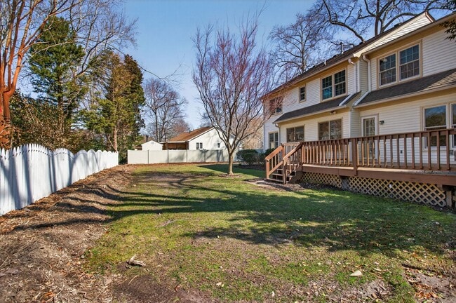 Building Photo - 5 Bed, 2.5 Bath Home in the Heart of Red Mill Farms