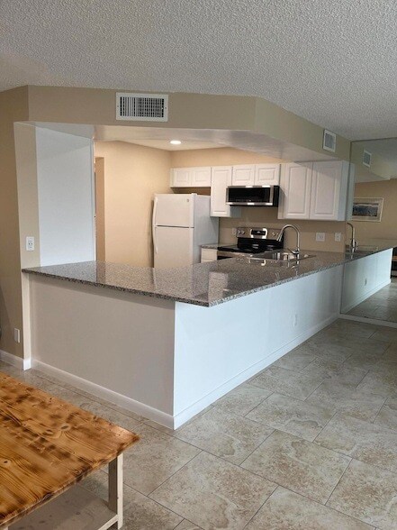 Building Photo - 1605 S US Hwy 1