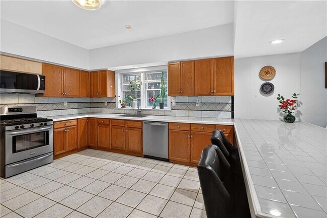 Building Photo - 1411 Glenwood Ave SE