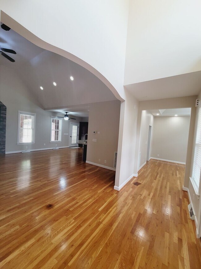 Building Photo - Beautiful Brick Ranch in Campbell County