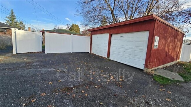 Building Photo - 1222 E Baldwin Ave