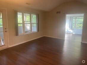 Building Photo - 2 bed 2 bath condo with garage FRESH PAINT!