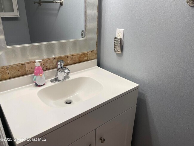 Building Photo - 3072 Chica Cir