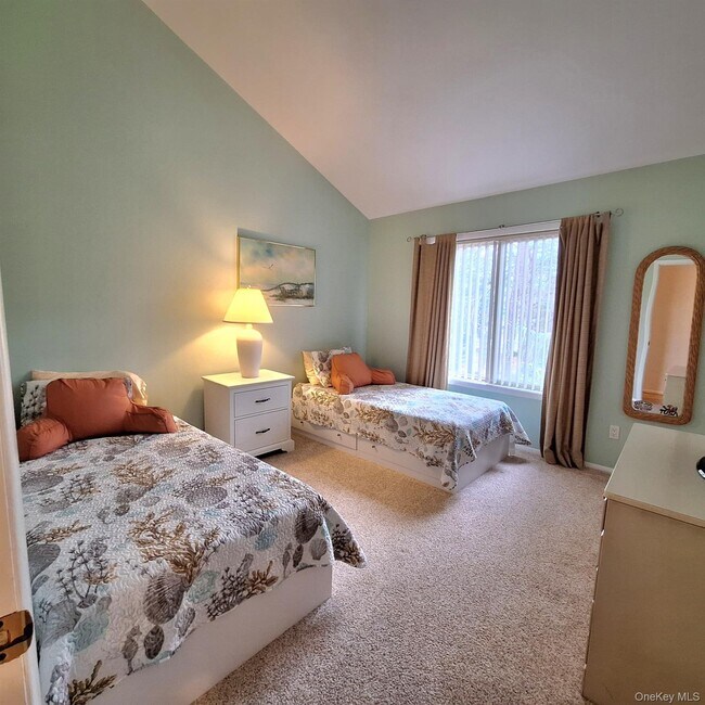 Building Photo - 7 Clay Pit Rd