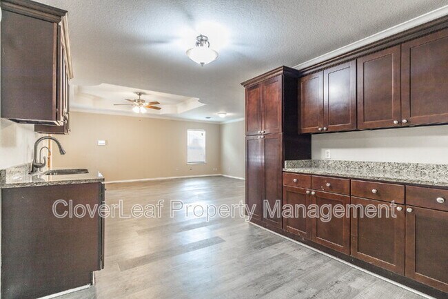 Building Photo - 3613 Candle Ridge Dr