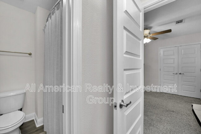 Building Photo - 8001 Silver Maple Dr
