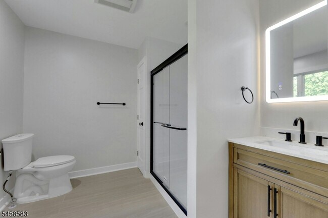 Building Photo - 405 Terhune Ave