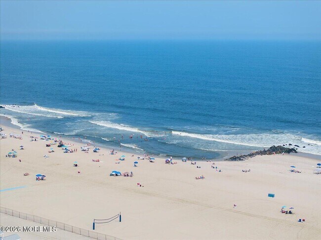 Building Photo - 33 Jockey Ln