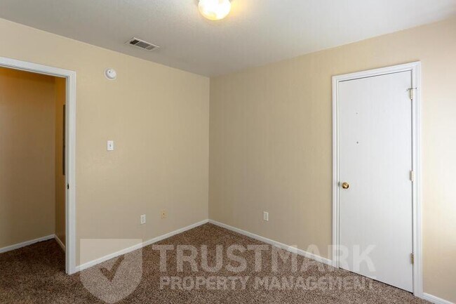 Building Photo - 310 S 40th St