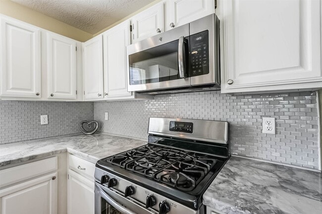 Building Photo - 14403 Little Willow Walk