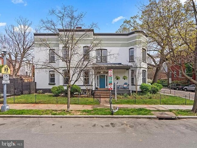 Building Photo - 1625 First St NE