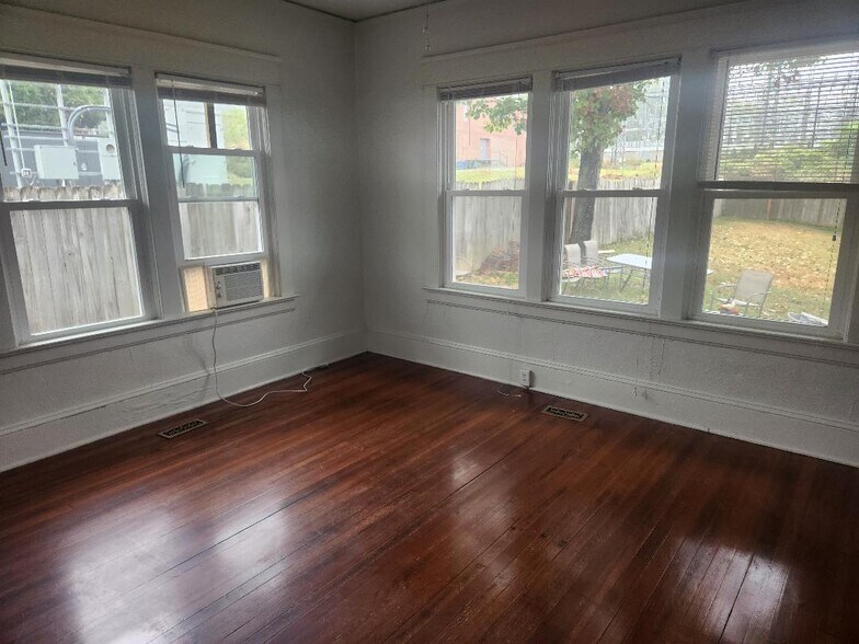 bedroom rear - 703 W Markham Ave