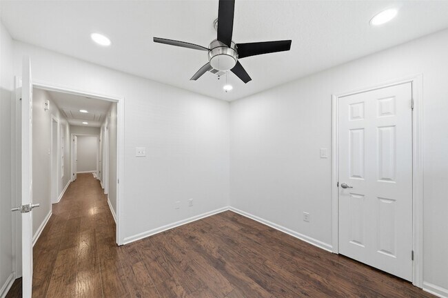 Building Photo - 8526 Cedel Dr