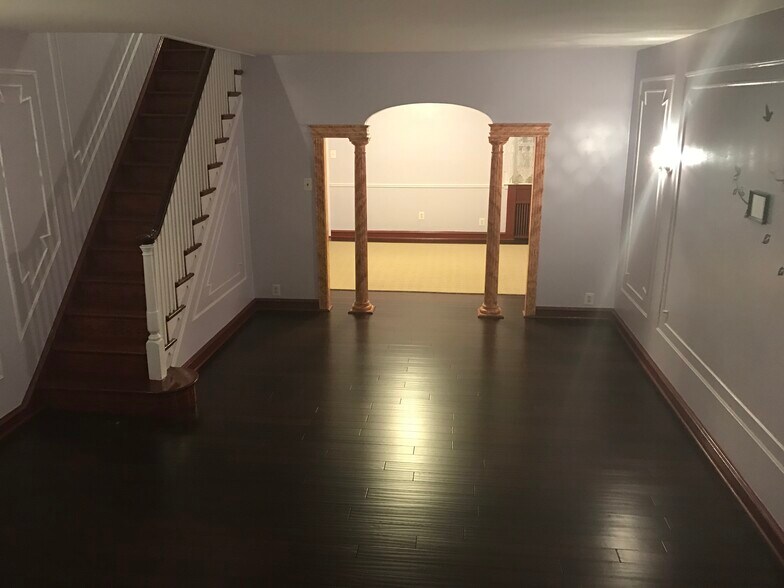 Building Photo - 257 Chelten Ave