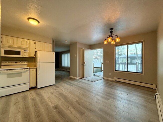 Dining Area & Front Door - 2808 Iris Dr