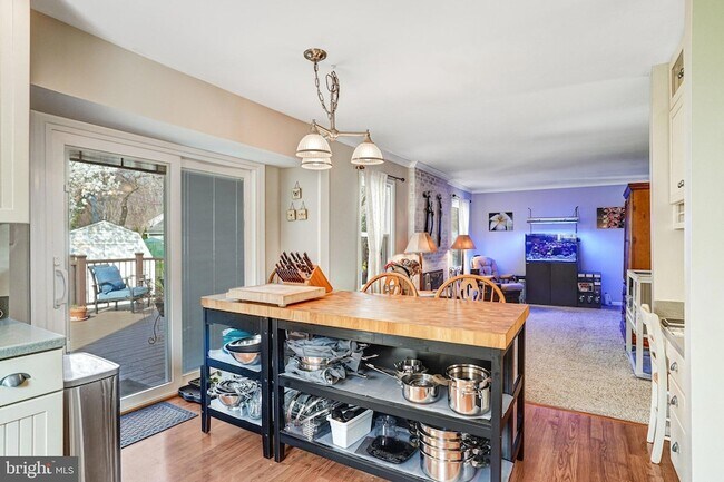 Building Photo - 6302 Shiplett Blvd