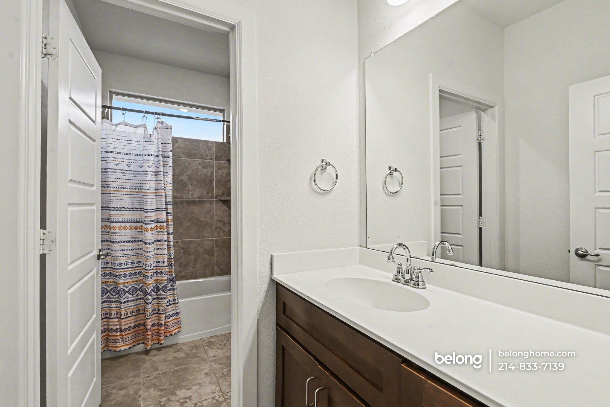 Building Photo - 5458 Ridgeway Dr