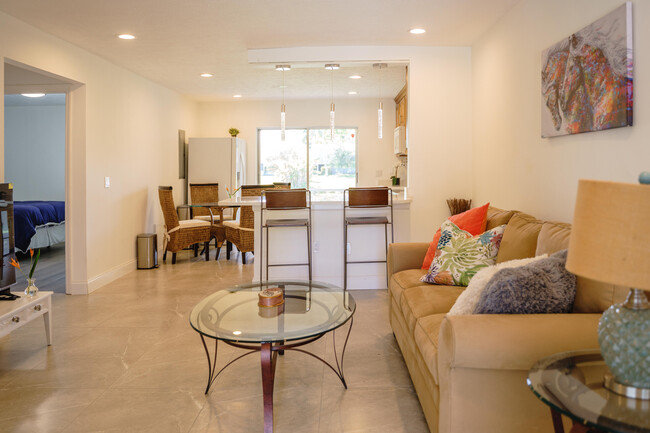 Building Photo - 1425 Riverside Cir