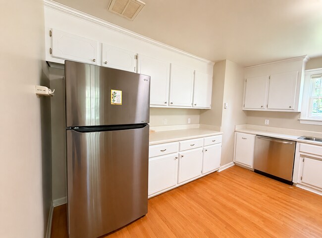 Building Photo - 37 Carriage Dr