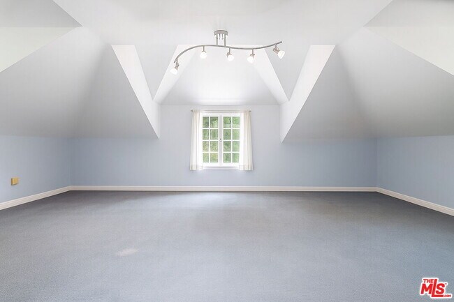 Building Photo - 1408 Calle Del Jonella