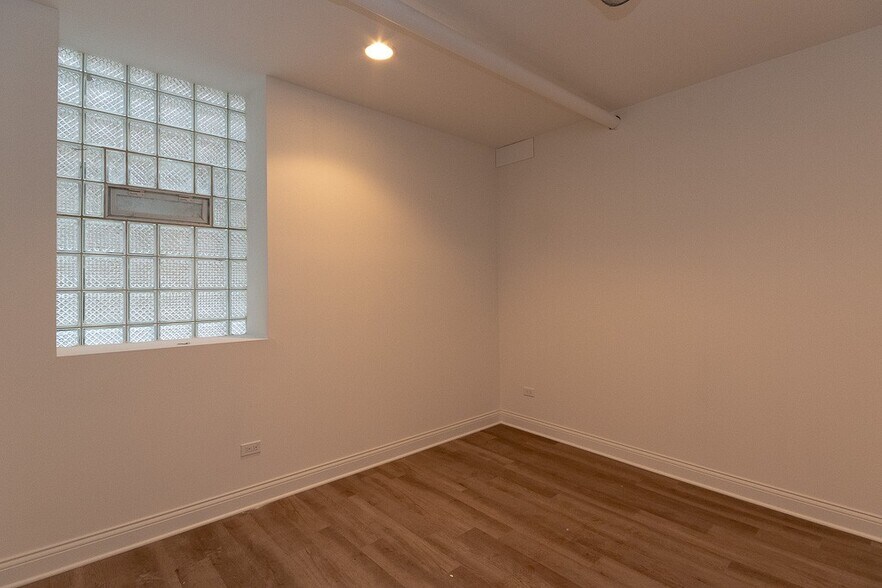 Building Photo - 1369 W Greenleaf Ave
