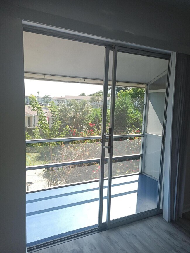 Building Photo - 640 SE 2nd Ave