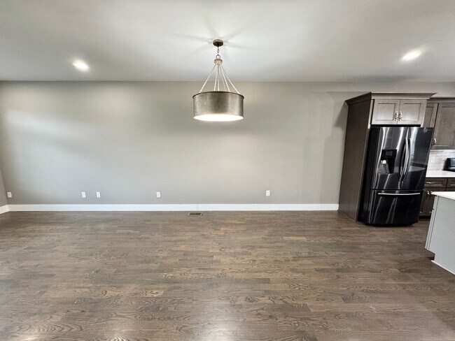 Building Photo - 3 Bed, 3.5 Bath Home w/ 2 Car Garage and Lake Views