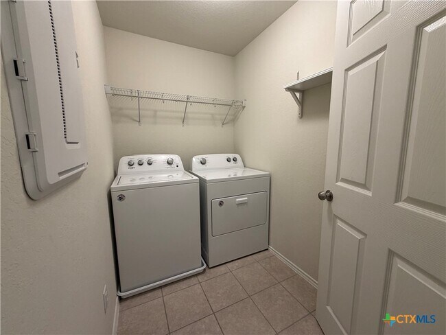 Building Photo - 323 Mistflower