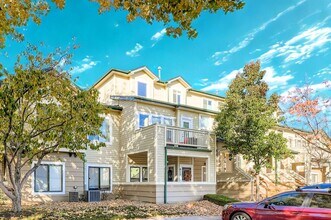 Building Photo - Light Filled Top-Floor Unit w/ Covered Parking in Gated Community