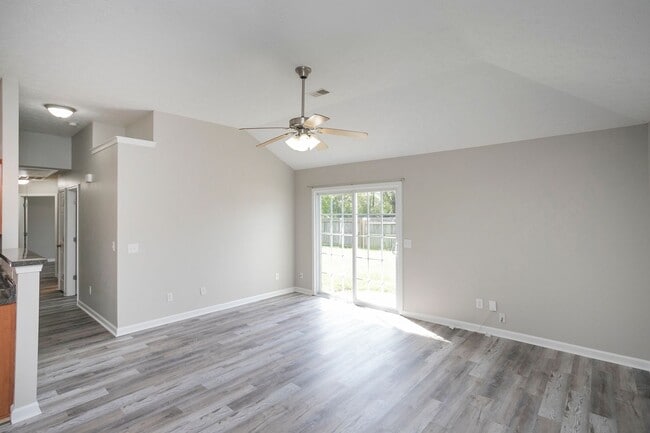 Building Photo - 564 Rose Cottage Cir