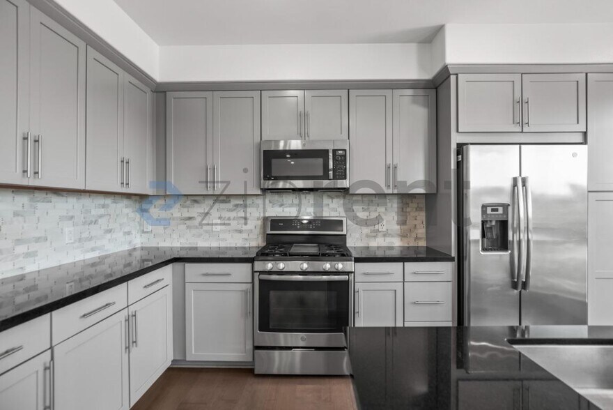 Building Photo - Unit 20