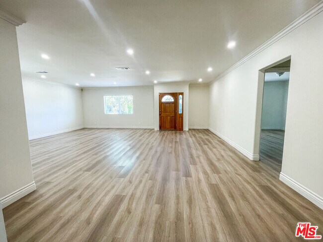 Building Photo - 12612 Hatteras St