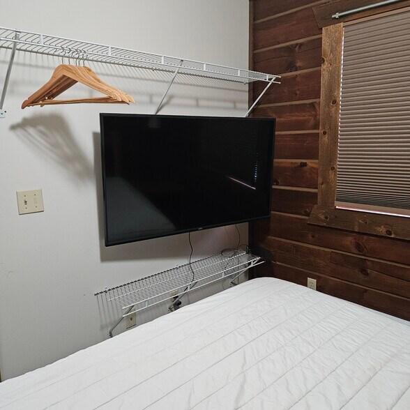 Tv In each Bedrrom - 424 Overlook Ct