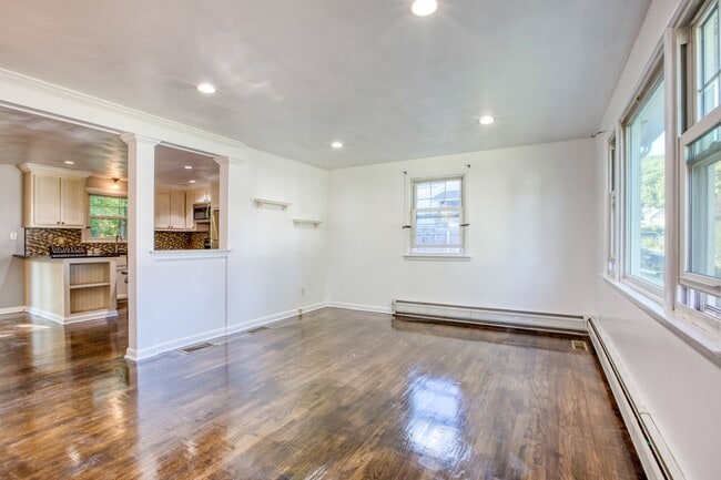 Building Photo - Beautiful 3 Bedroom Single family Home for Rent in Quiet Neighborhood