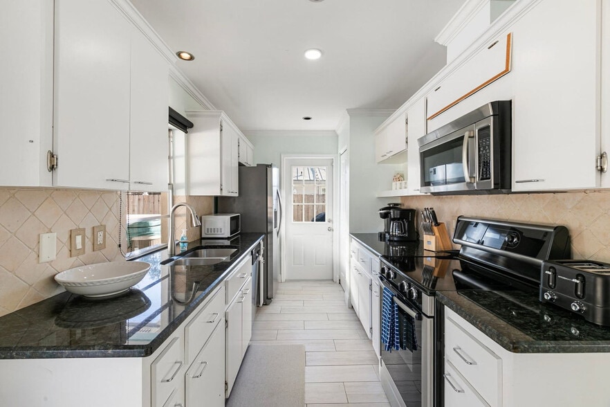 Building Photo - 3520 Bolero Way