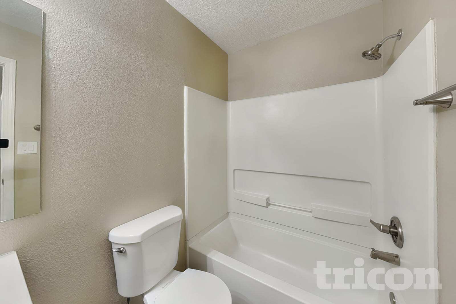 Building Photo - 6407 Black Hawk Dr NE