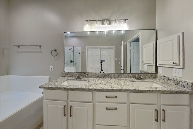 Building Photo - 2922 Maple Bend Dr
