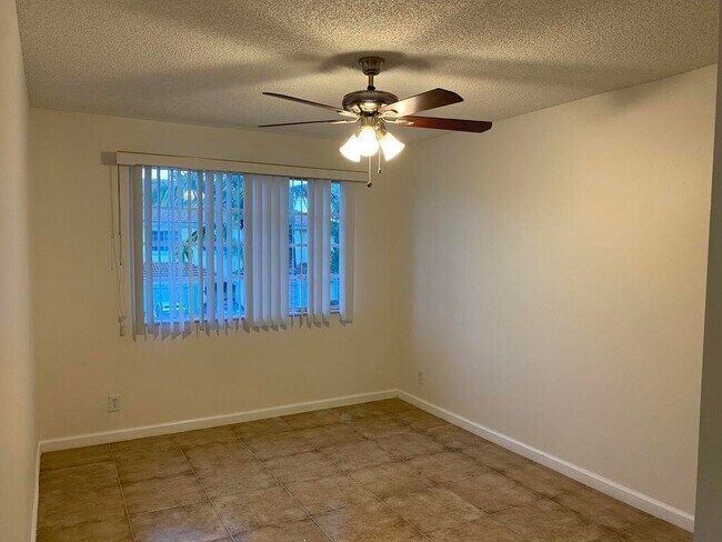 Building Photo - 925 Imperial Lake Rd