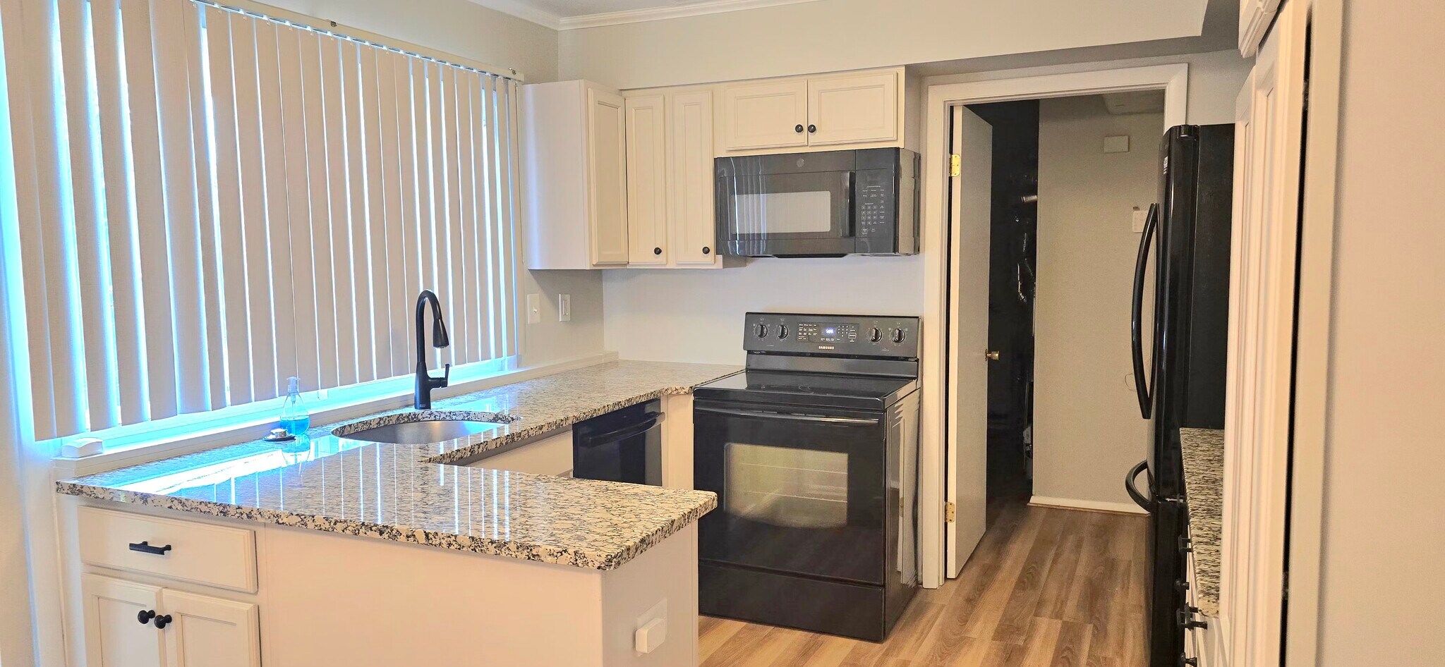 Building Photo - 16005 Pennant Ln