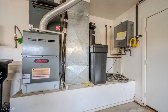 Building Photo - 921 San Bruno Ave